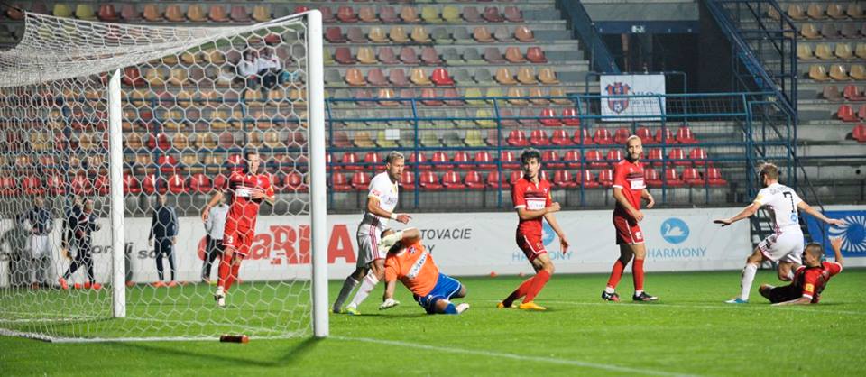Peter Gal Andrzely dáva svoj prvý ligový gól v Ružomberku a zvyšuje domáci náskok na 3:1.