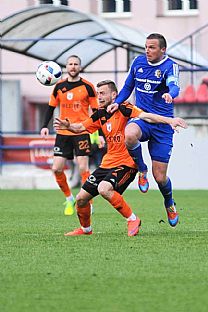 Peter Gal Andrezly v s�boji o loptu |  autor: Rudolf Ma�kurica