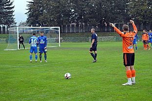 Tom ubek zahrva priamy kop |  autor: Tom Lubelec