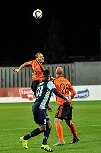 tefan Zok a Martin Jakubko v hlavikovom sboji s Ericom Javierom Davisom.  |  autor: Rudolf Makurica