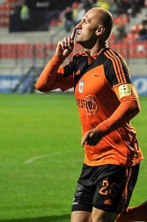 Martin Jakubko sa te zo svojho piateho ligovho glu v oranovom drese. |  autor: Rudolf Makurica