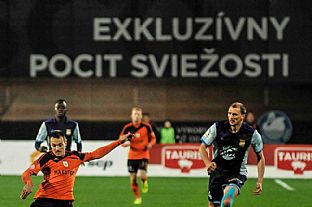 Andrej Lovs unik pred Marinom Ljubiiom.  |  autor: Rudolf Makurica