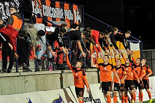 Luk Luptk, Jn Maslo, Pavol Masaryk, Martin Boszord, Michal Fako a Dominik Kruliak akuj fanikom. |  autor: Rudolf Makurica