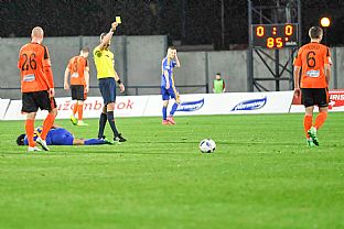 Michal Fako dostva lt kartu |  autor: Rudolf Makurica