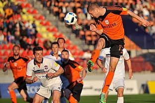 Peter Maslo hlavikuje na brnu |  autor: Rudolf Makurica