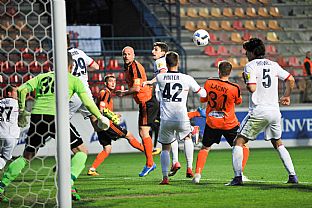 Michal Fako, Martin Jakubko a Milo Lan nabiehaj na center do sperovej estnstky |  autor: Rudolf Makurica