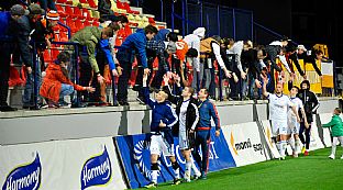 �akova�ka po z�pase - Andrej Lov�s, Peter Maslo, Ladislav Pecko, Martin Jakubko, Dominik Kru�liak a Anton�n Rosa |  autor: Rudolf Ma�kurica