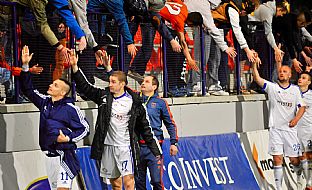 �akova�ka po z�pase - Andrej Lov�s, Peter Maslo, Ladislav Pecko, Martin Jakubko a Dominik Kru�liak |  autor: Rudolf Ma�kurica