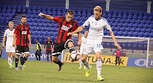 Luk Luptk v sboji o loptu. |  autor: J. Malik