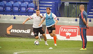 Tom ubek a Martin Boszord poas trningu pred zpasom. |  autor: J. Malik