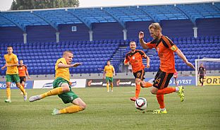 Luk Luptk prechdza cez brniaceho hra host. |  autor: J. Malik