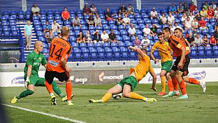 Po prieniku posiela Luk Luptk idelnu prihrvku do pokutovho zemia. |  autor: J. Malik