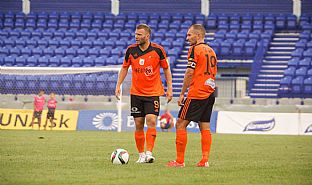 Tom ubek a tefan Zok pred priamym kopom. |  autor: J. Malik