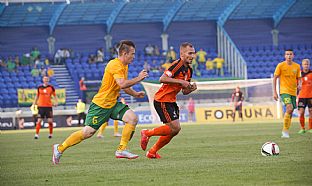 Miroslav Ker dobieha tefana Zoka. |  autor: J. Malik