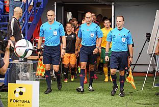 Nstup hrov. |  autor: J. Malik