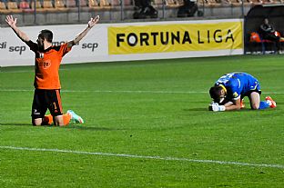 Andrej Lovs prekonal Marka Ranilovia a oslavuje gl na 4:0. |  autor: Rudolf Makurica