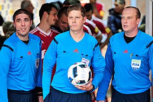 Rozhodcovsk trojica |  autor: Rudolf Makurica