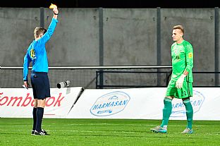 ubo Hajdch dostva od Rolanda Weissa lt kartu. |  autor: Rudolf Makurica