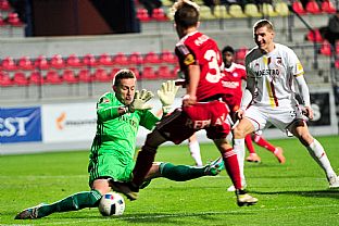 ubo Hajdch vyra strelu Filipa Halgoa, v pozad Jn Maslo. |  autor: Rudolf Makurica