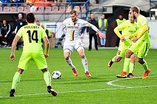 Milo Lan sa sna dosta do sperovej estnstky. |  autor: Rudolf Makurica