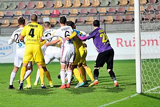 Martin Chrien, Jn Maslo a Michal Fako pred myjavskou brnou. |  autor: Rudolf Makurica