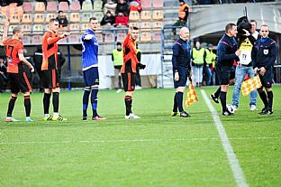 Peter Maslo, J�n Maslo, Mat�� Mac�k, Tom� �ubek a rozhodcovsk� trojica. |  autor: Rudolf Ma�kurica