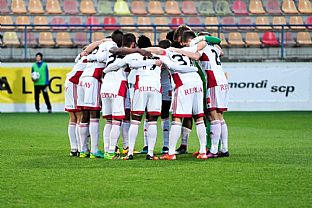 Hostia pred z�pasom. |  autor: Rudolf Ma�kurica