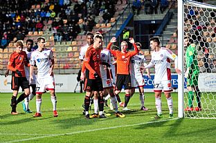 Martin Chrien, Dominik Kru�liak a Kristi�n Kol��k v s�perovej �estn�stke. |  autor: Rudolf Ma�kurica