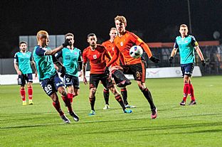 Erik Daniel a Martin Chrien v pozad s Kristinom Kolkom pri tonej akcii. |  autor: Rudolf Makurica