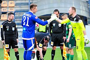 ubo Hajdch, Maro Ferenc, Peter Katona a rozhodcovsk trojica. |  autor: Rudolf Makurica
