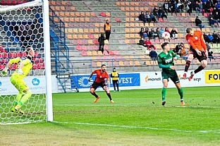 Milo Lan hlavikuje na brnu. |  autor: Rudolf Makurica