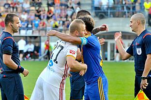 Marek Sapara, Tom Sedlk a rozhodcovsk trojica. |  autor: Rudolf Makurica