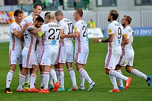 Erik Daniel oslavuje vodn gl stretnutia. |  autor: Rudolf Makurica