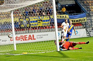 Druh gl Rue v zpase. |  autor: Rudolf Makurica