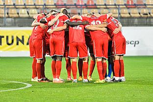 Hostia pred zpasom. |  autor: Rudolf Makurica