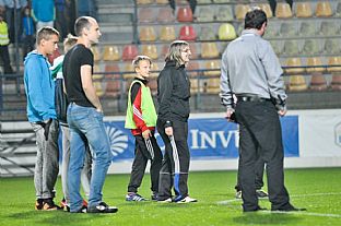 Sa v triafan brvna cez prestvku medzi polasmi. |  autor: Rudolf Makurica