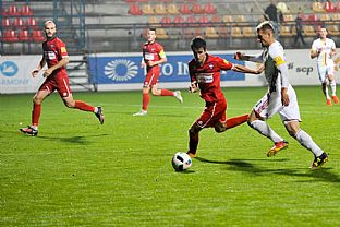 Milo Lan si poradil s obrancom a pekne umiestnenou strelou uzavrie skre stretnutia na 6:1. |  autor: Rudolf Makurica