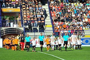 N�stup hr��ov na z�pas. V popred� Dominik Kru�liak a J�n Maslo. |  autor: Rudolf Ma�kurica