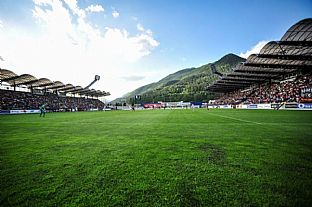 Na vypredanom �tadi�ne z�pas sledovalo 4487 div�kov. |  autor: Rudolf Ma�kurica