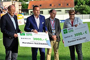 Odovzd�vanie �ekov Nad�cie Supra. |  autor: Rudolf Ma�kurica