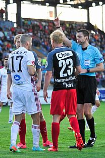 Peter Maslo, Sivert Heltne Nilsen a hlavn� rozhodca Kevin Clancy. |  autor: Rudolf Ma�kurica