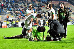 Oetrovanie brankra Maroa Ferenca. |  autor: Rudolf Makurica