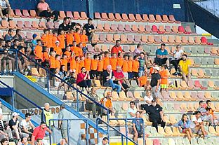 Ru�ombersk� ml�de�n�ci povzbudzuj� futbalistov |  autor: Rudolf Ma�kurica