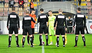 Rozhodcovia a kapitni obidvoch mustiev Dominik Kruliak a Michal kvarka. |  autor: Rudolf Makurica