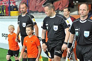 Rozhodcovsk trojica |  autor: Rudolf Makurica