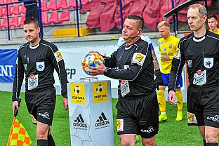 Rozhodcovia pred zpasom |  autor: Rudolf Makurica