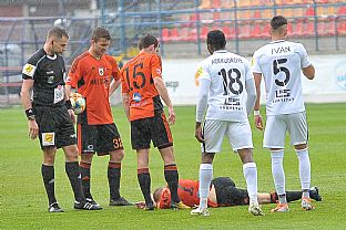 Zinedin Mustedanagi, tefan Gerec, Peter Gal Andrezly, Bankole Adekuoroye a Alex Ivn. |  autor: Rudolf Makurica