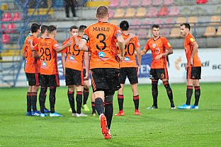 Kapitn tmu Jn Maslo so spoluhrmi pred zaiatkom zpasu. |  autor: Rudolf Makurica