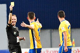 Pavel Ochotnick dva lt kartu hrovi Pohronia. |  autor: Rudolf Makurica