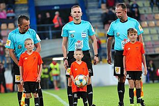 Rozhodcovsk trojica |  autor: Rudolf Makurica